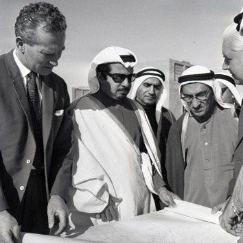 تفقد سير العمل بمشروع مدينة عيسى الإسكاني