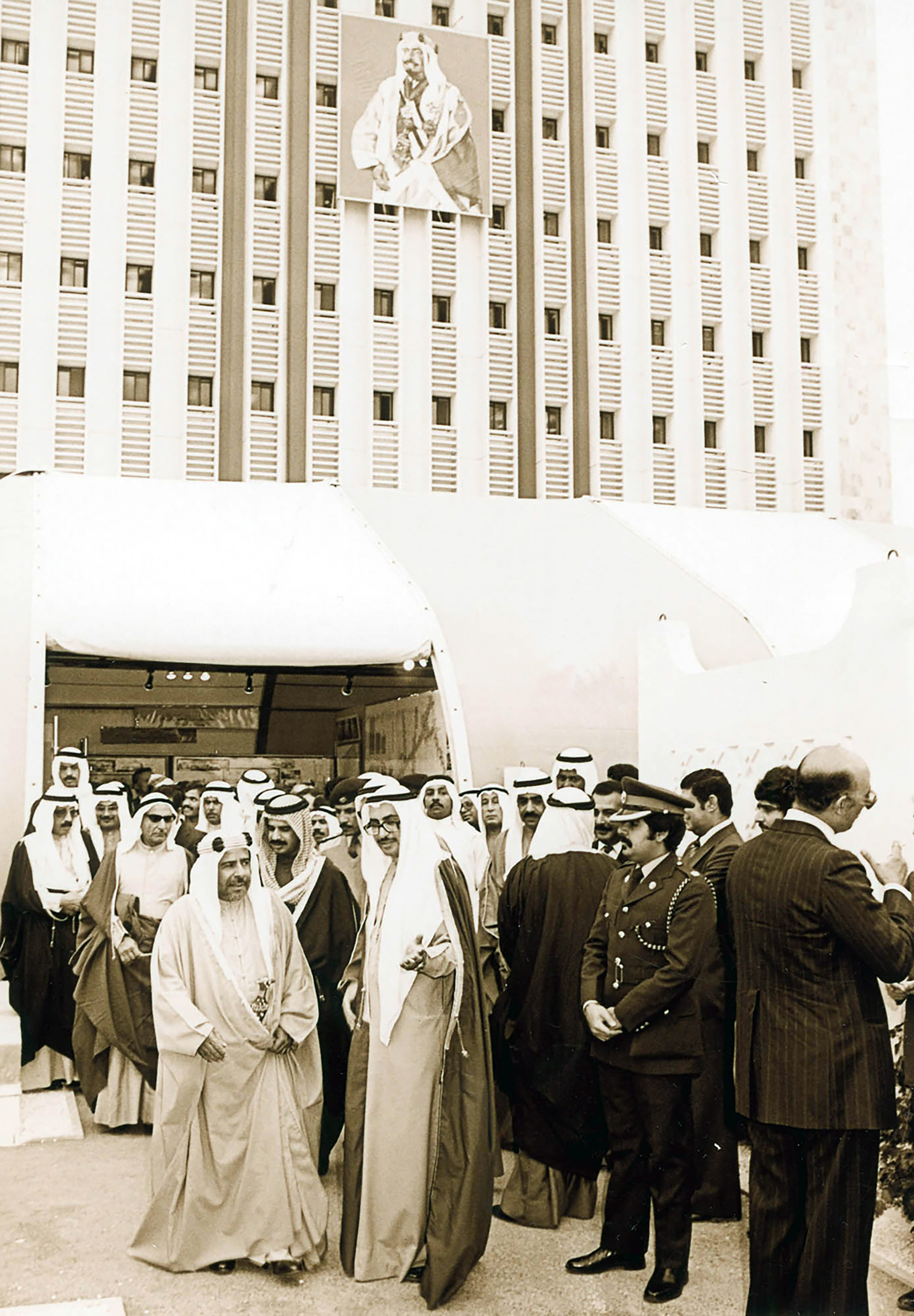 افتتاح مبنى وزارة الإسكان