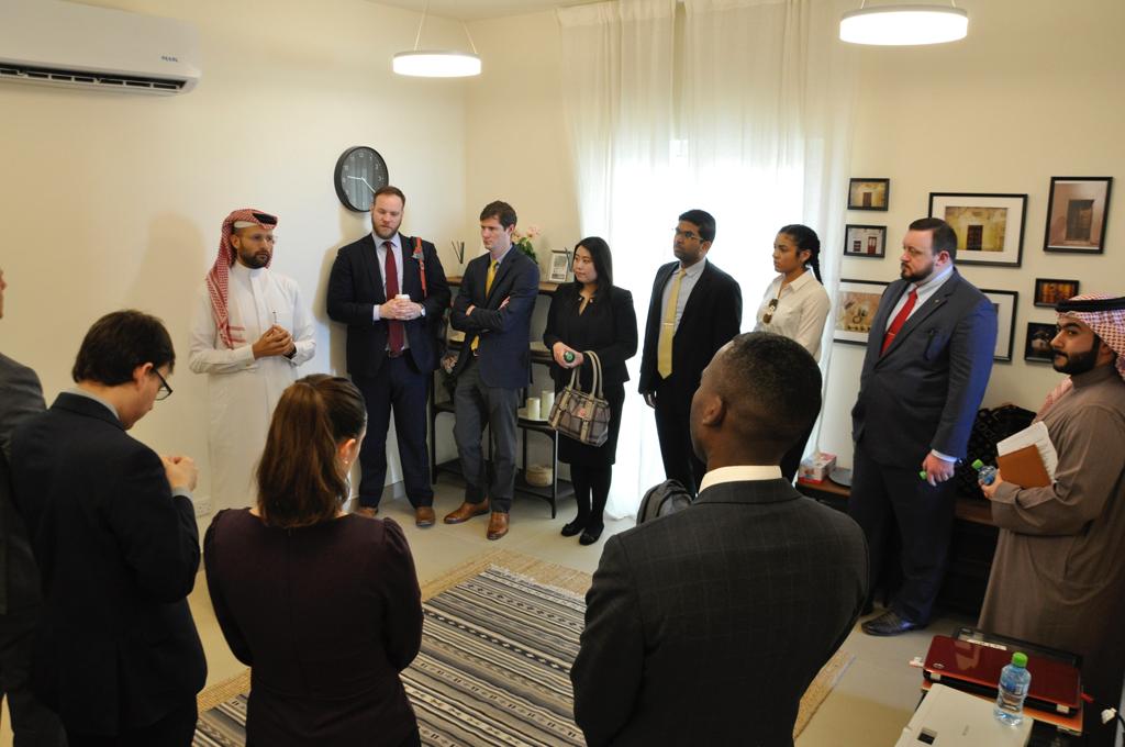 وفد الكونغرس الأمريكي يطلع على تجربة توفير السكن الاجتماعي للمواطنين