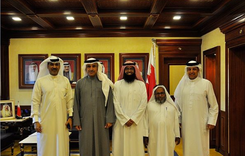 وزير الإسكان يستقبل النائب يوسف الذوادي