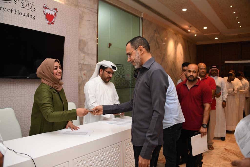 "الإسكان" تشرع في توزيع وحدات المرحلة الأولى بمدينة "شرق سترة"