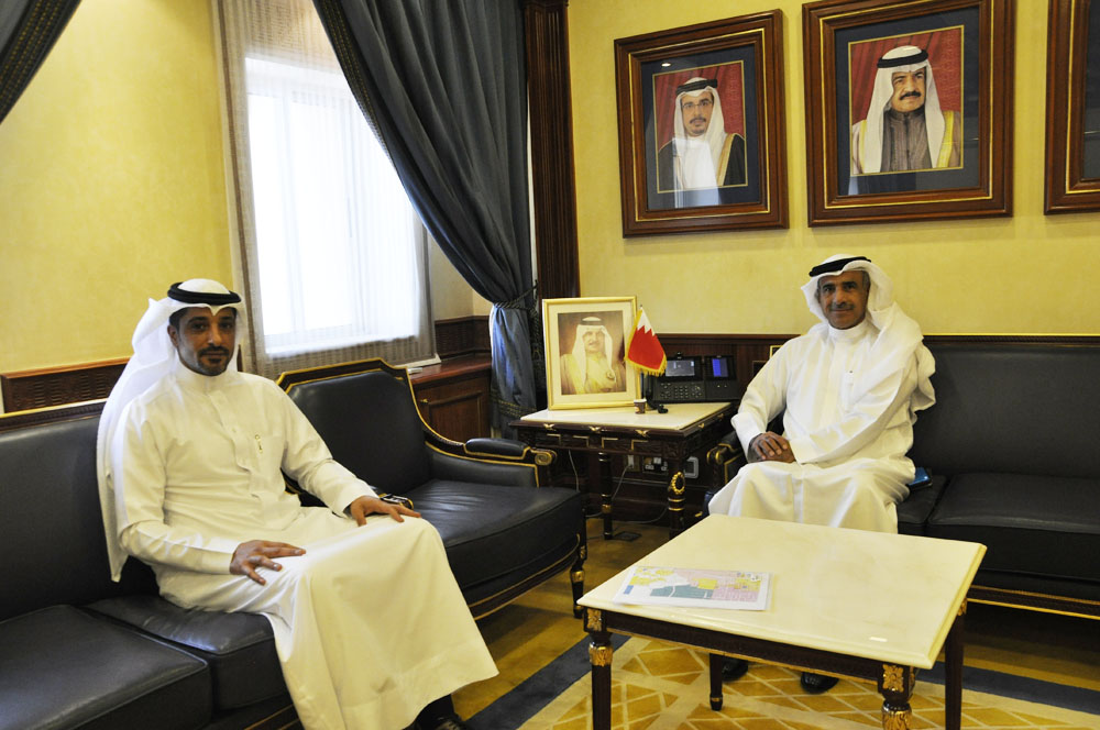 وزير الإسكان يستقبل النائب غازي آل رحمة