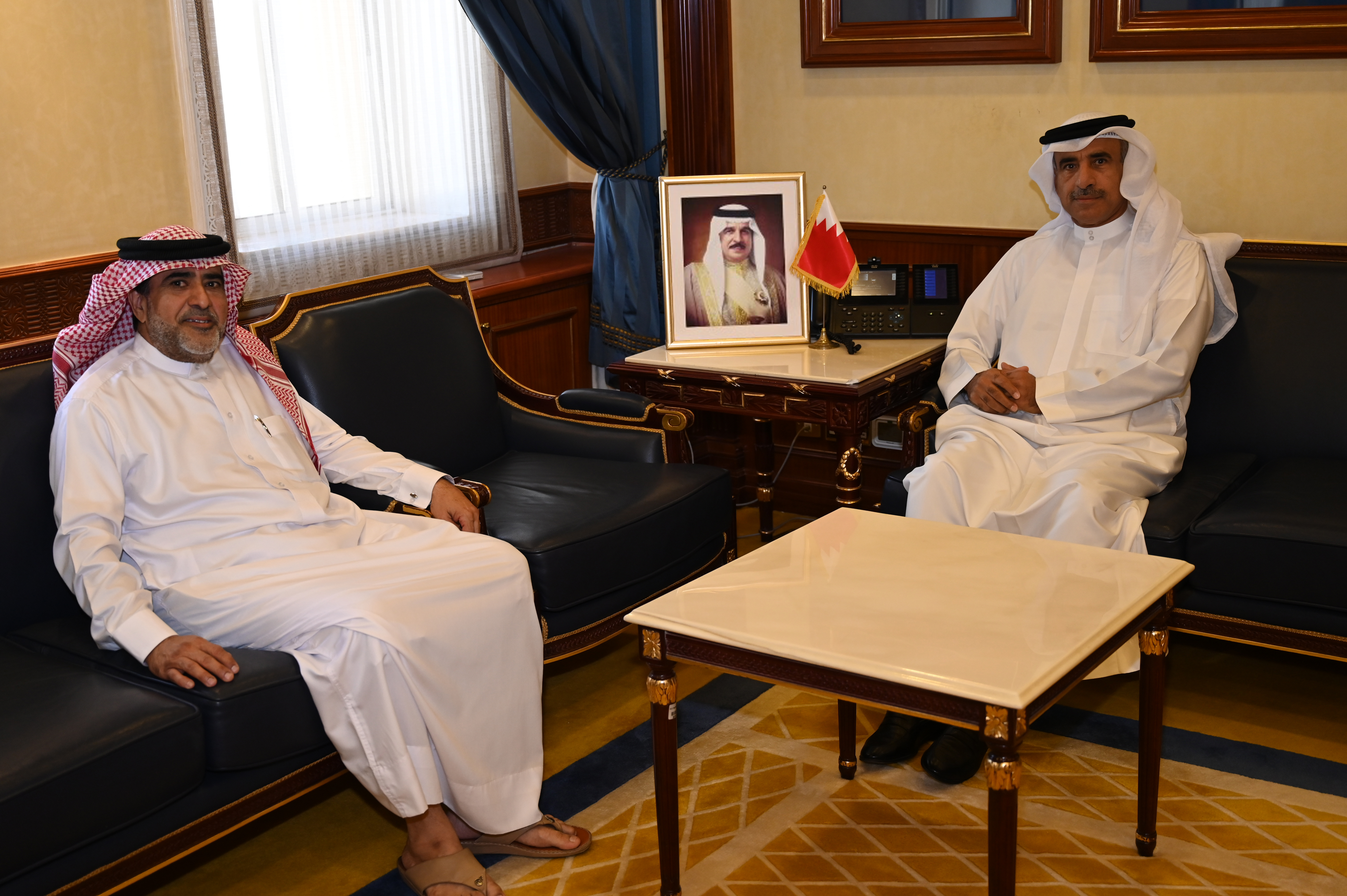 وزير الإسكان يستقبل النائب خالد بوعنق