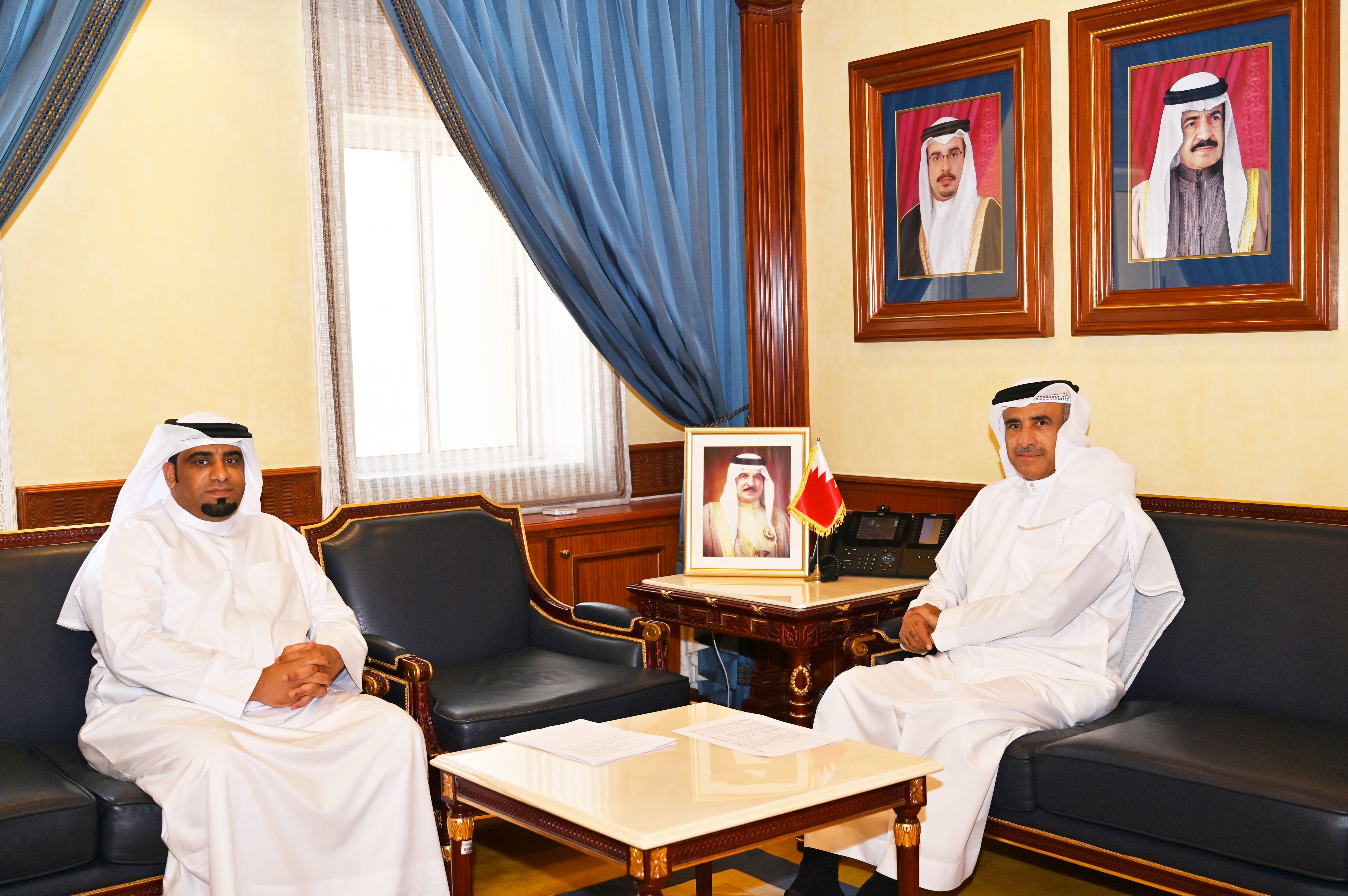 وزير الإسكان يستقبل النائب عمار آل عباس