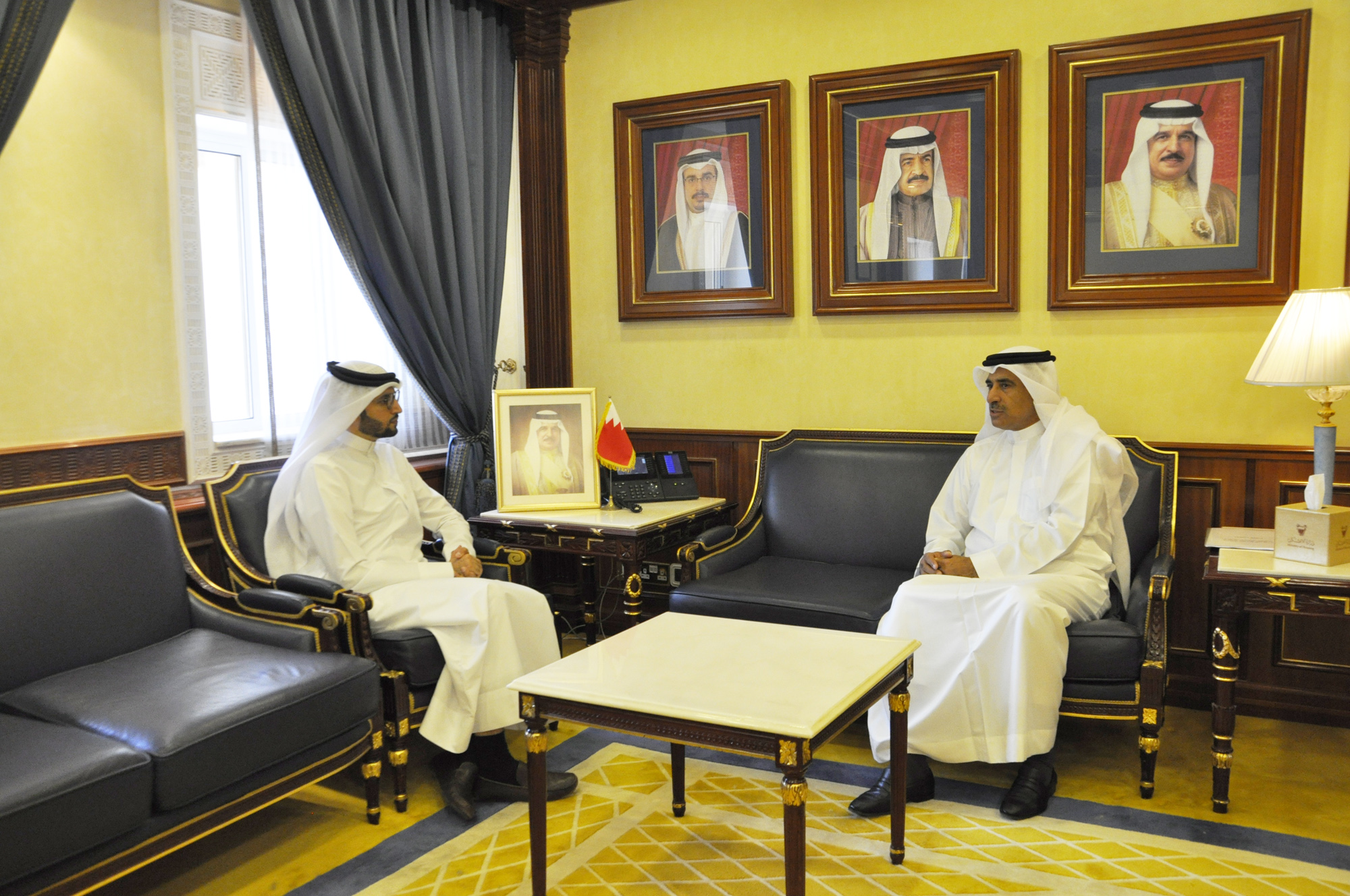 وزير الإسكان يستقبل المتسابق سيد محمود الفائز عن فكرة "تمليك"