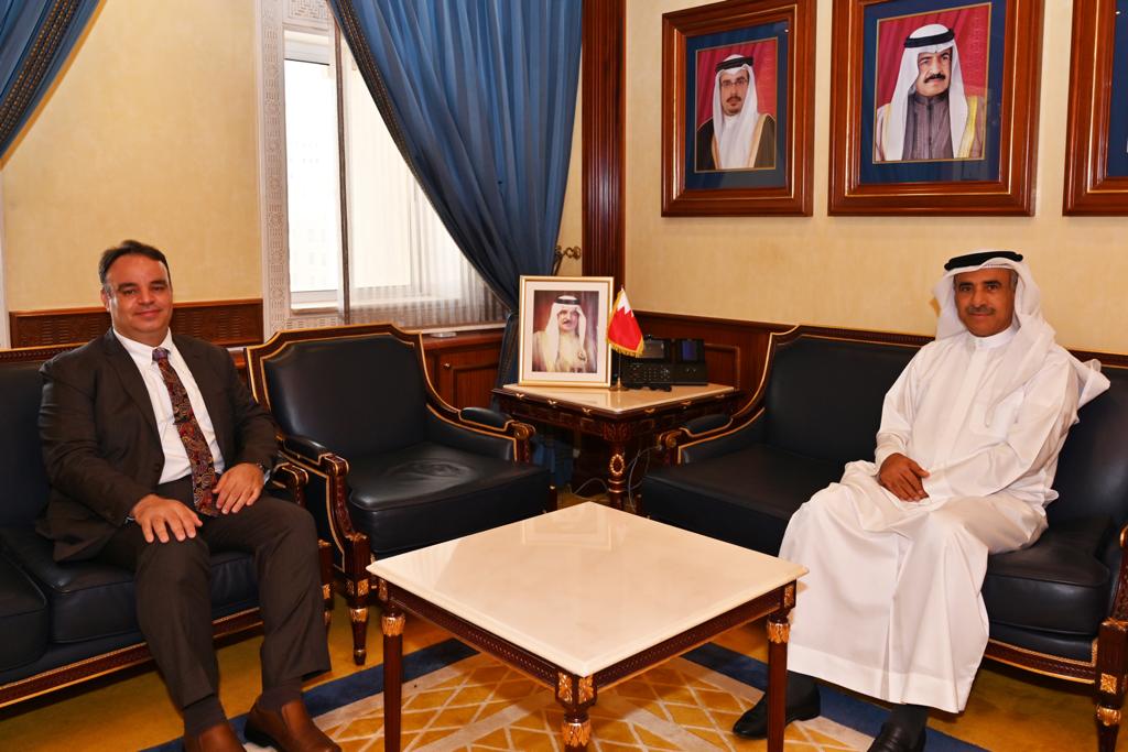 وزير الإسكان يستقبل النائب هشام العشيري