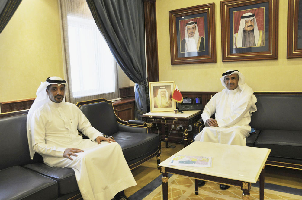 وزير الإسكان يستقبل النائب غازي آل رحمه