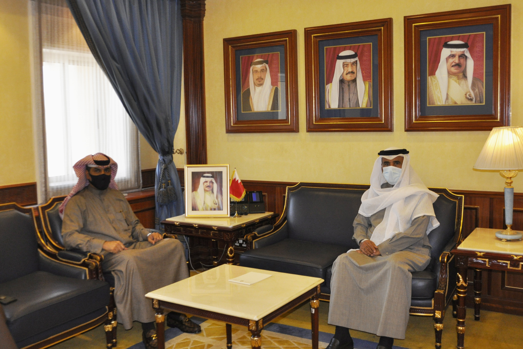 وزير الإسكان يستقبل النائب يوسف الذوادي