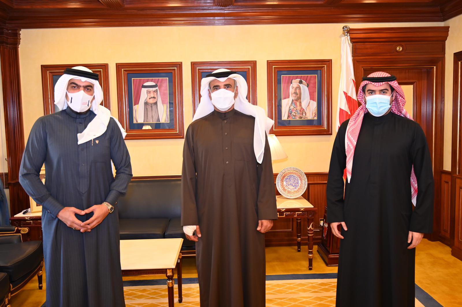 وزير الإسكان يستقبل النائب حمد الكوهجي