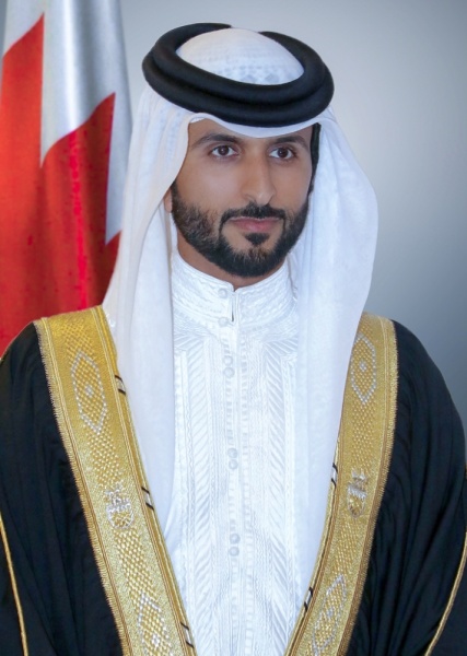 وزير الإسكان يهنئ سمو الشيخ ناصر بن حمد بالثقة الملكية