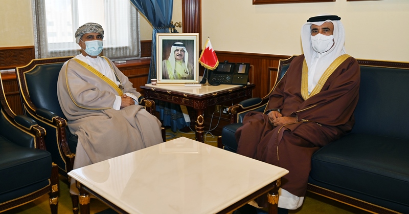 وزير الإسكان يستقبل السفير العماني لدى مملكة البحرين
