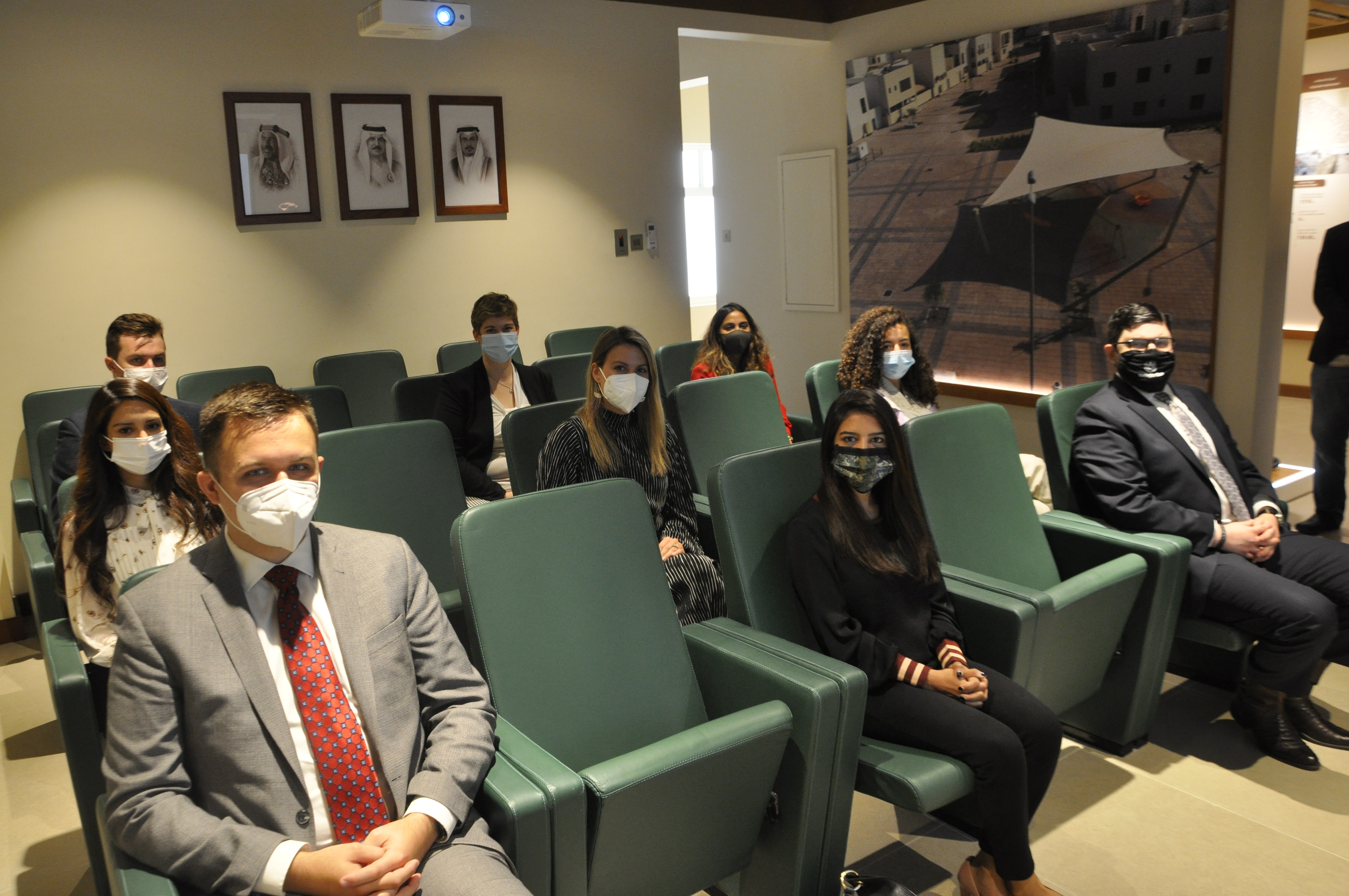 وفد من موظفي مجلسي النواب والشيوخ الأمريكيين يزور مشروع مدينة شرق الحد الإسكاني