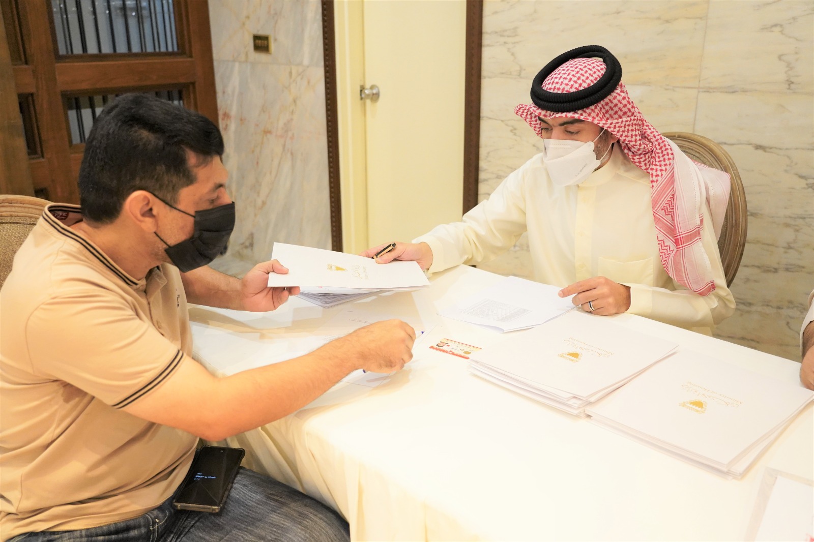 "الإسكان" توزع شهادات التخصيص بمشروع مدينة شرق سترة ضمن خطط توزيع الوحدات السكنية على المنتفعين