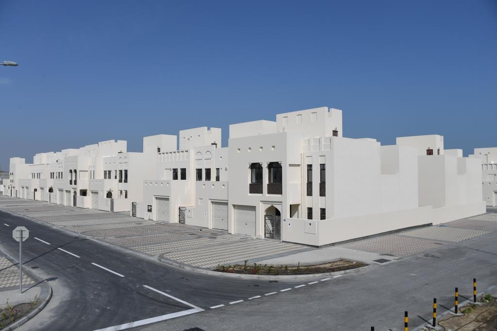 "الإسكان" توزع وحدات مدن "خليفة" و"شرق الحد" و "شرق سترة" غدا الخميس