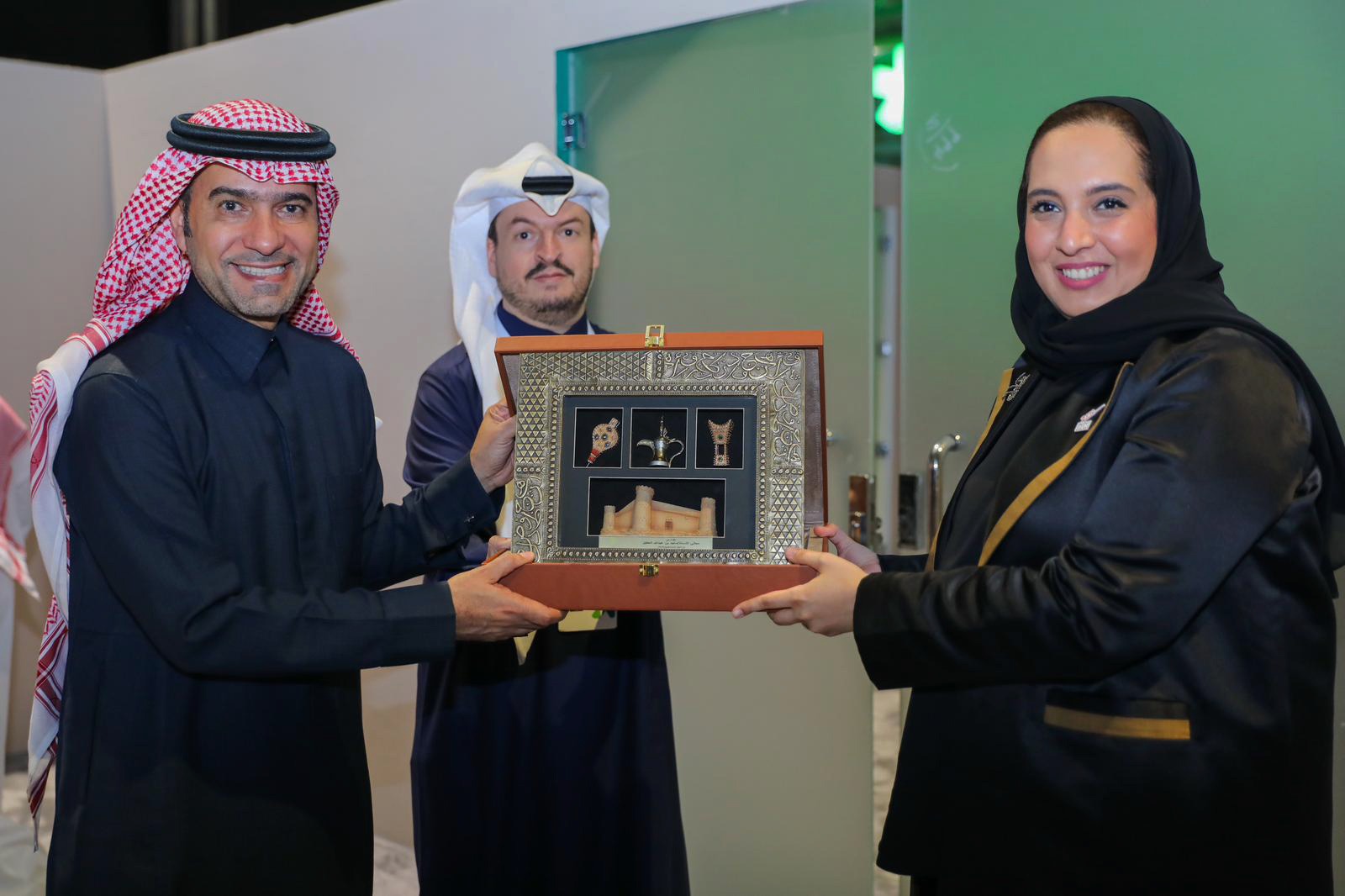 "الرميحي" تبحث مع وزير الإسكان السعودي سبل تعزيز التعاون في مجال توفير خدمات السكن الاجتماعي