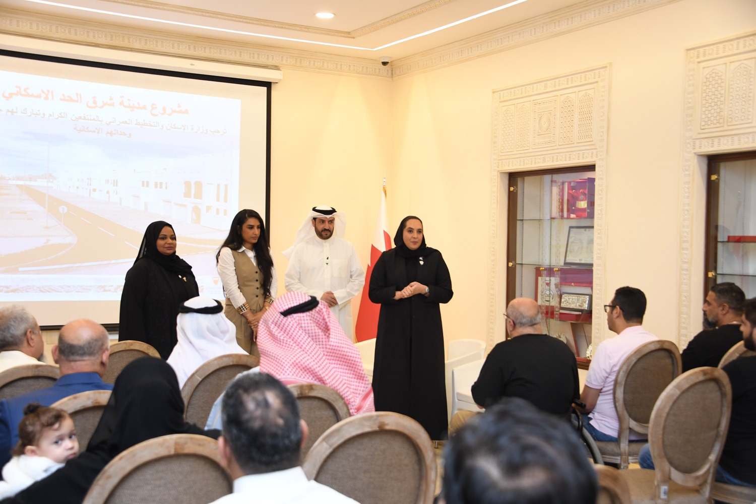 تنفيذاً لتوجيهات جلالة الملك المعظم وأمر سمو ولي العهد رئيس مجلس الوزراء وزارة الإسكان والتخطيط العمراني تواصل تسليم الوحدات السكنية للمستفيدين