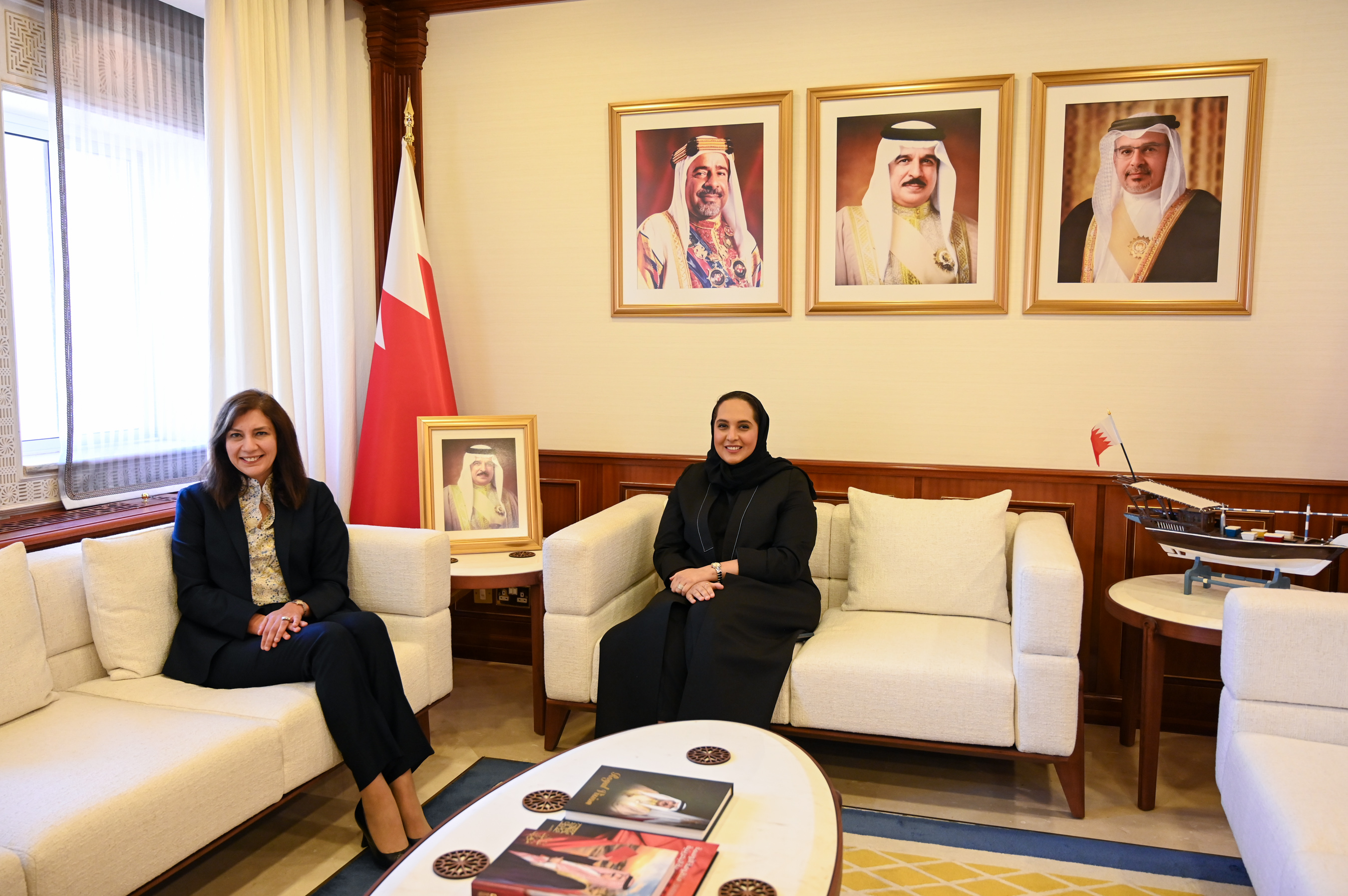 وزيرة الإسكان والتخطيط العمراني تستقبل سفيرة جمهورية مصر العربية لدى مملكة البحرين بمناسبة تعيينها