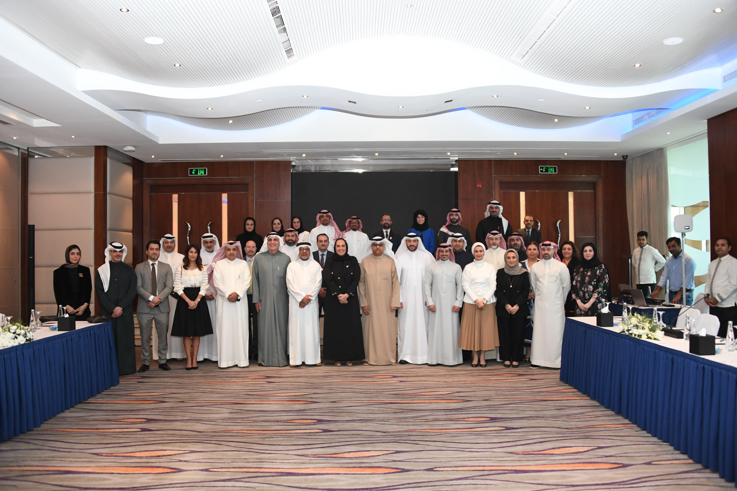 خلال ورشتي عمل بحضور مصرف البحرين المركزي ومؤسسة التنظيم العقاري "الإسكان" تبحث مع البنوك والشركات العقارية فرص تعزيز الشراكة لتوفير الخدمات الإسكانية