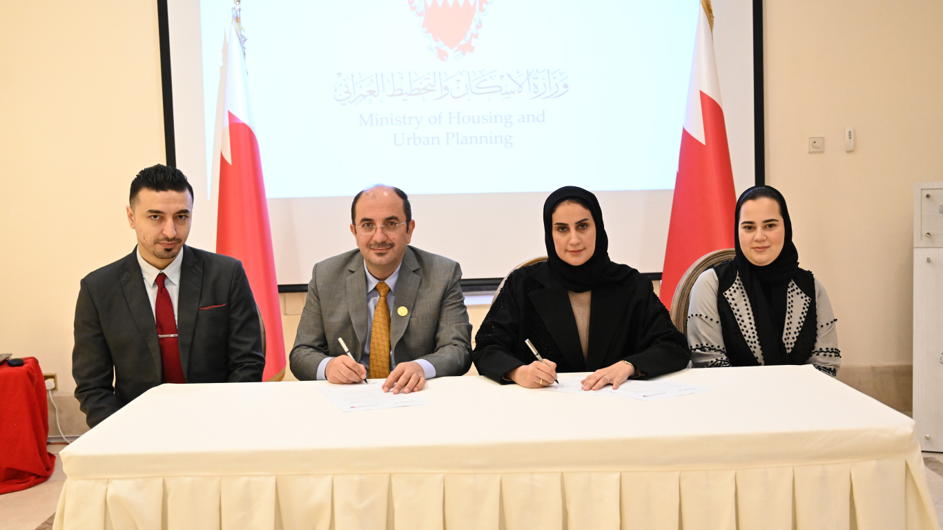 وزارة الإسكان والتخطيط العمراني توقع اتفاقية تعاون مع الجامعة الخليجية 