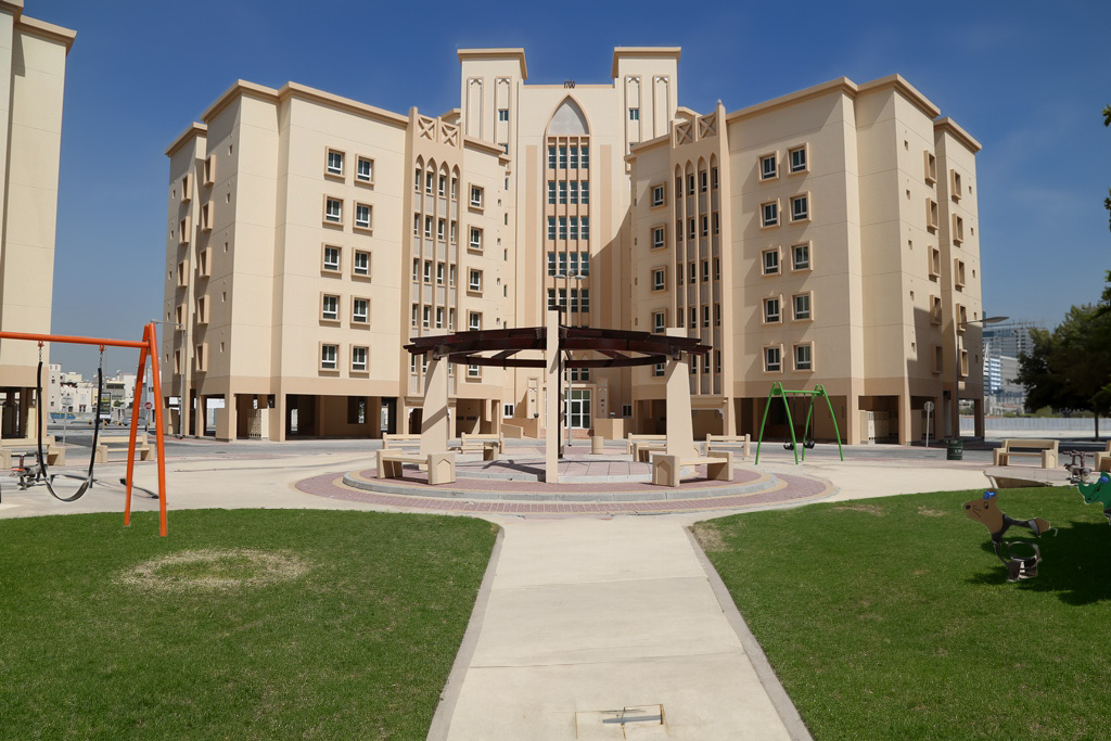 The residents of the apartments called for cooperation with the precautionary measures of the team to ensure their safety "housing": a government technical team conducting a campaign to ensure the safety of electrical connections in the housing apartments