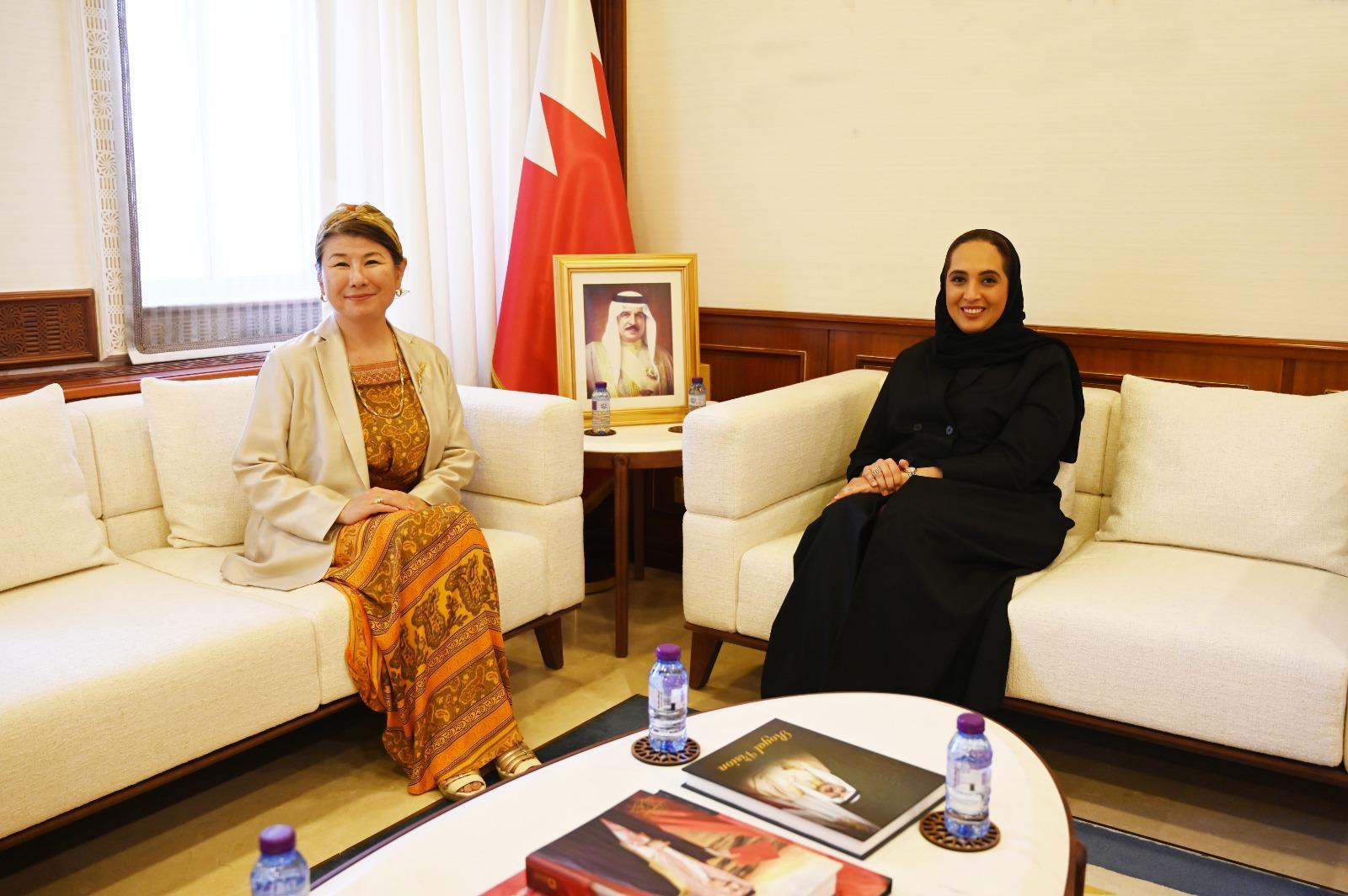 وزيرة الإسكان والتخطيط العمراني تستقبل سفيرة اليابان لدى مملكة البحرين  