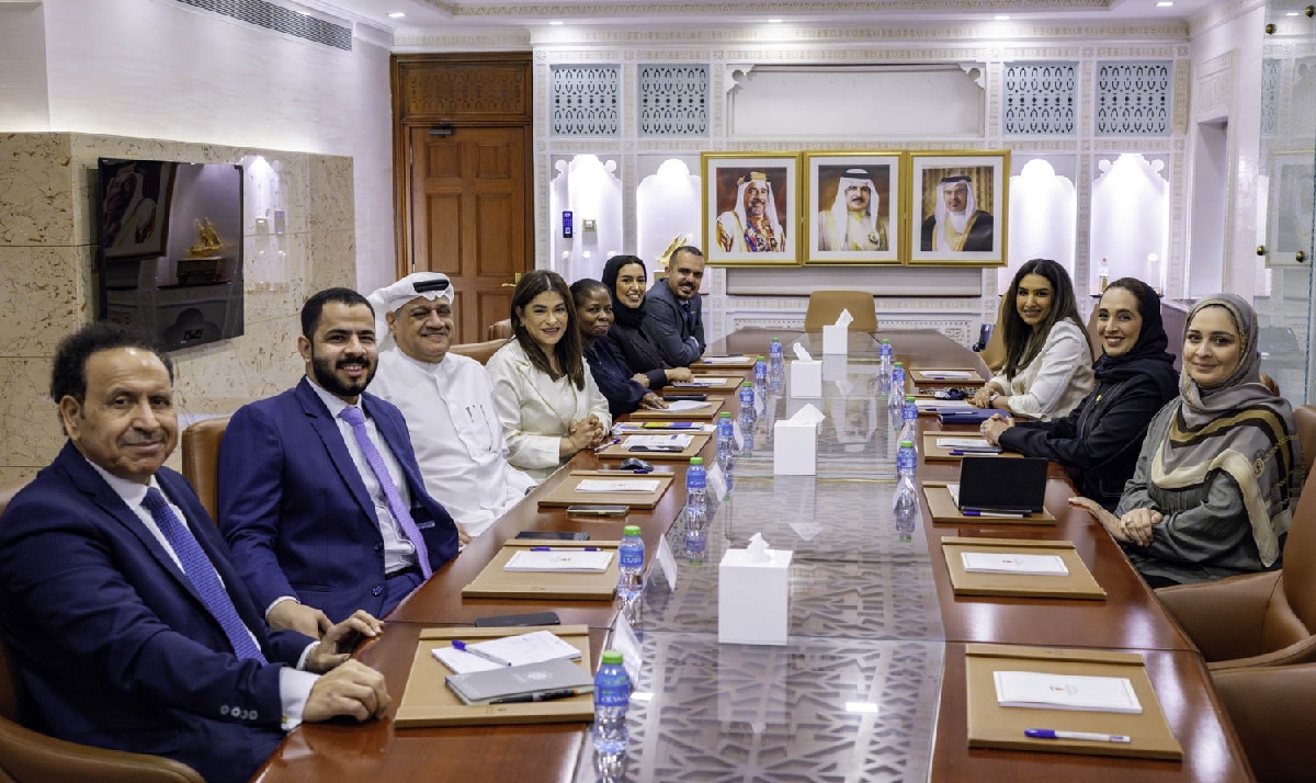 وزيرة الإسكان والتخطيط العمراني تبحث تعزيز التعاون المشترك مع جمعية المهندسين البحرينية