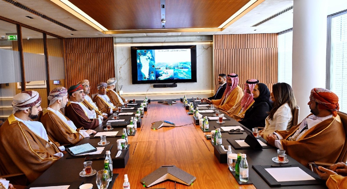 بحضور الرئيس التنفيذي لشركة ممتلكات البحرين وزيرة الإسكان والتخطيط العمراني تبحث سبل التعاون مع نظيرها العُماني