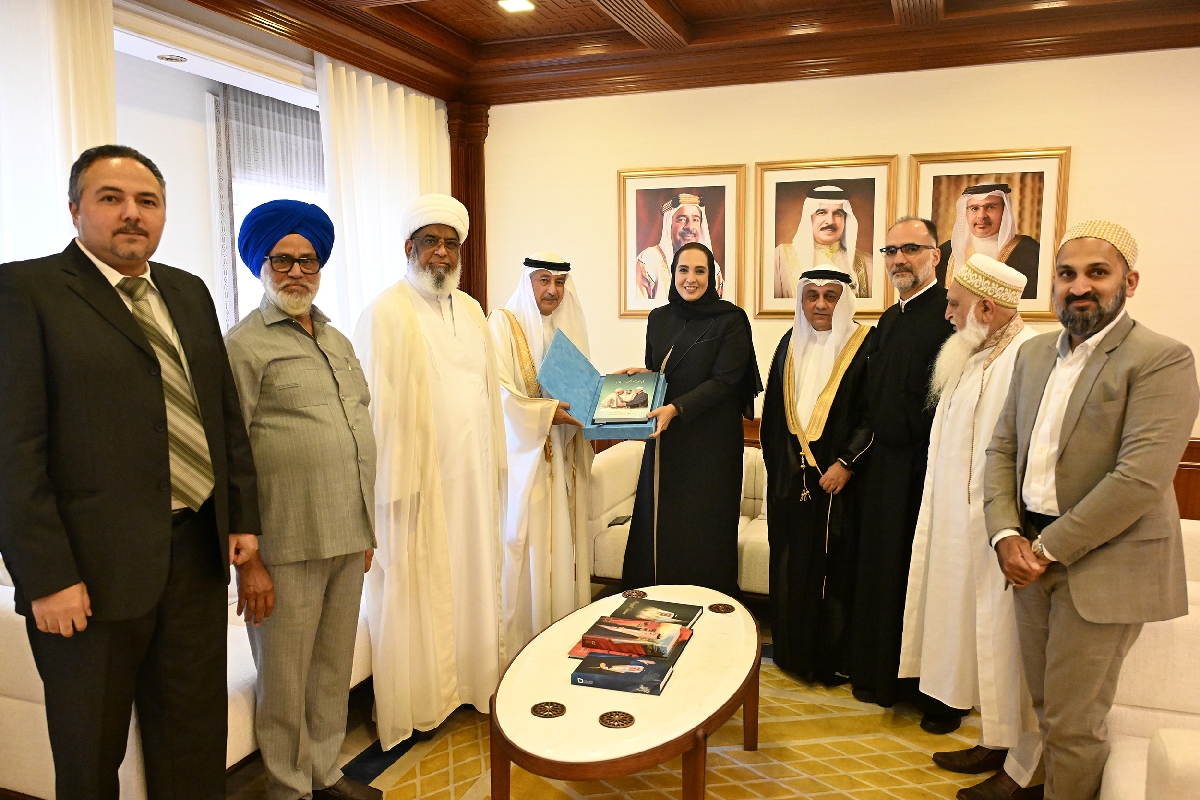 The Minister of Housing and Urban Planning receives the President and members of the Bahrain Society for Tolerance and Coexistence of Religions (Ta'ayush)