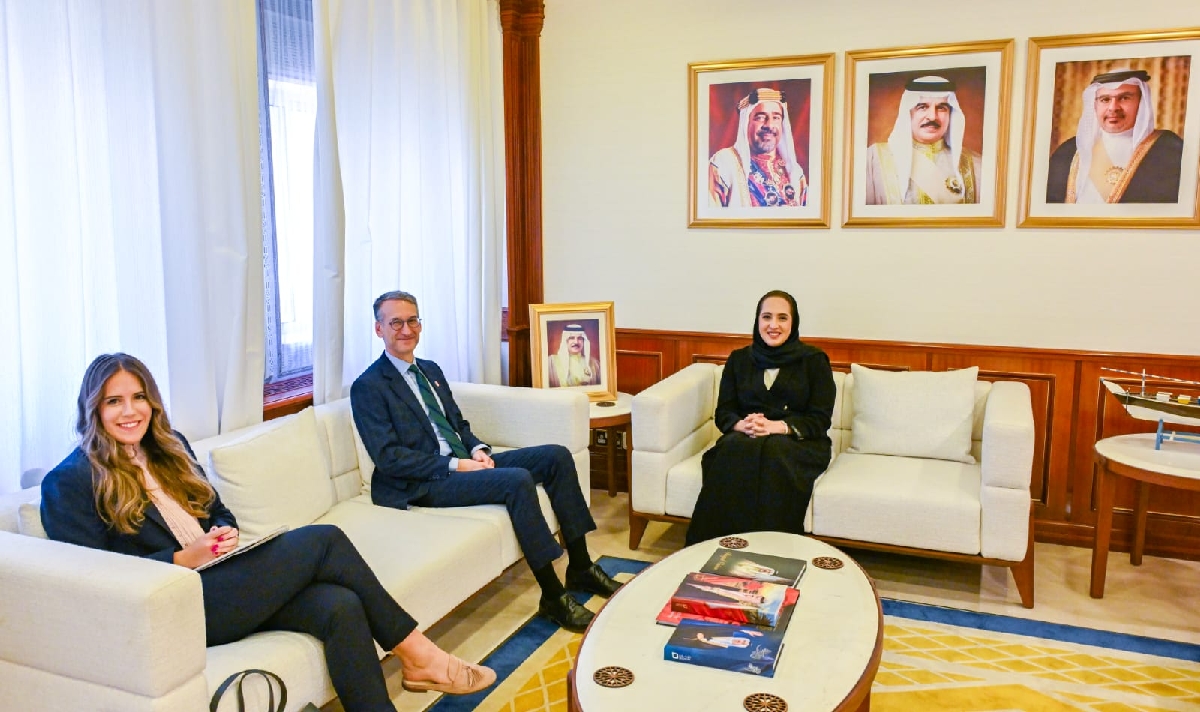Minister of Housing and Urban Planning receives US Ambassador to the Kingdom of Bahrain