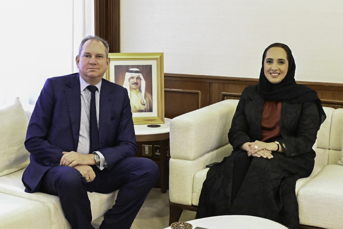 وزيرة الإسكان والتخطيط العمراني تستقبل سفير الجمهورية الإيطالية لدى مملكة البحرين