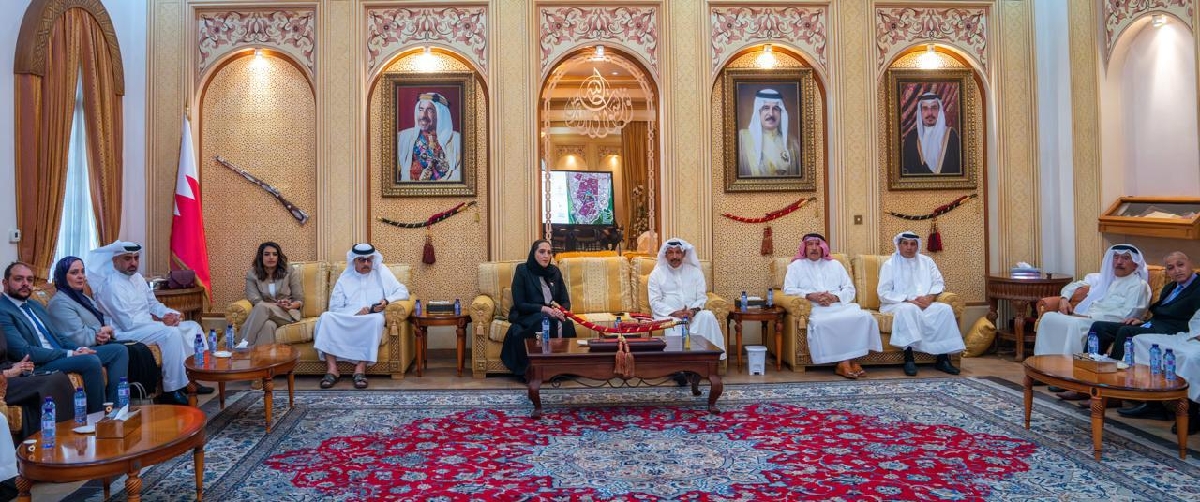 وزارة الإسكان والتخطيط العمراني ومحافظة المحرق تعقدان لقاءً مشتركاً لاستعراض نسب الإنجاز بالمرحلة الأولى من تنفيذ مشروع تطوير مدينة المحرق