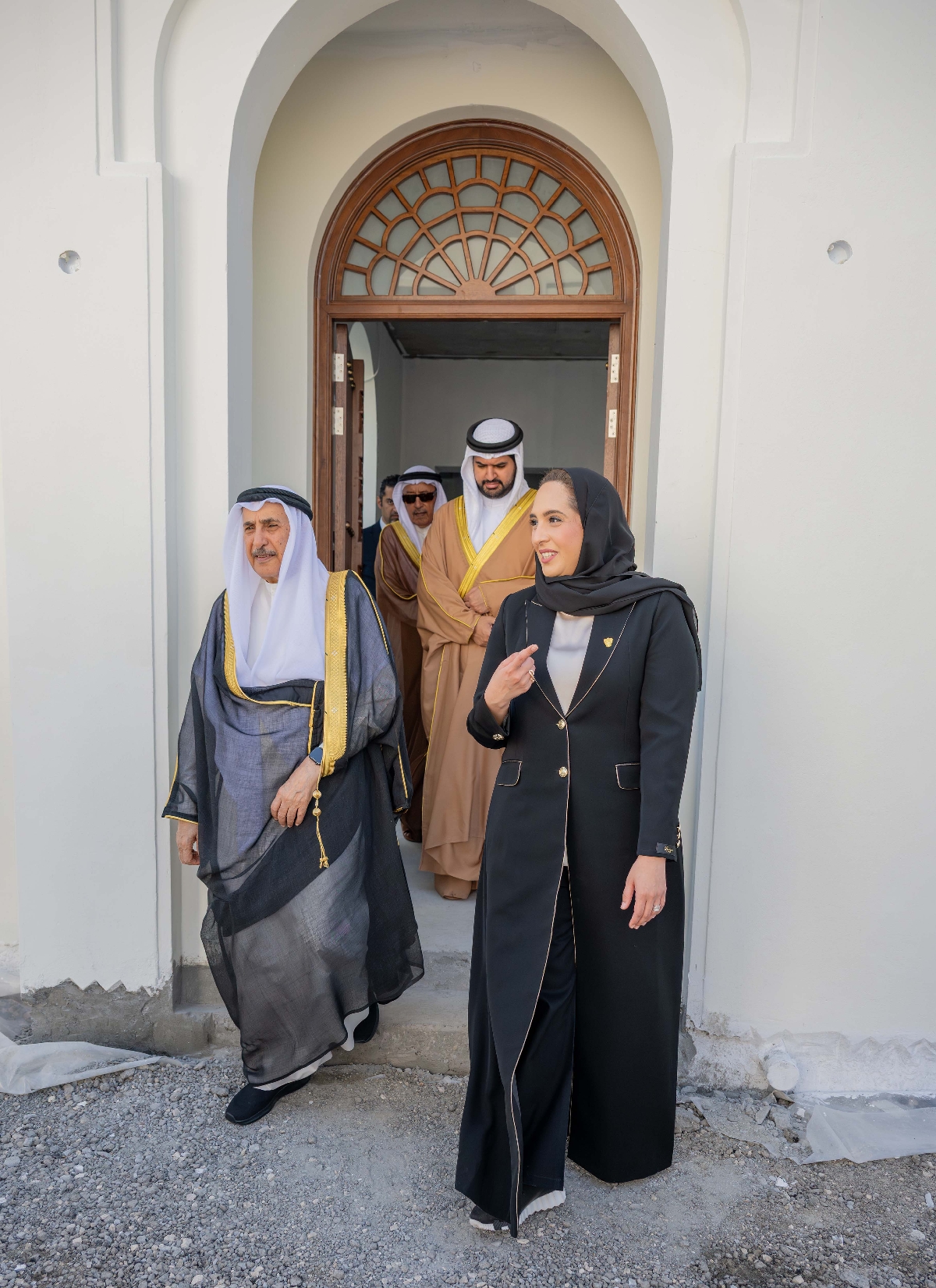 نائب رئيس مجلس الوزراء يتفقد ميدانيًا تقدم العمل في إنجاز مشروع تطوير مدينة المحرق.. ويؤكد: الأمر الملكي مرتكز التطوير العمراني بالمحرق والحكومة ماضية في صون الطابع التراثي للمدينة والارتقاء ببنيتها التحتية