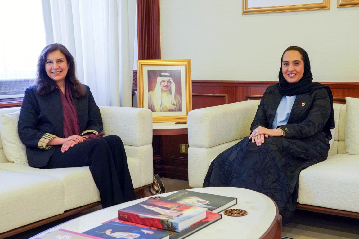 وزيرة الإسكان والتخطيط العمراني تستقبل سفيرة جمهورية مصر العربية لدى مملكة البحرين