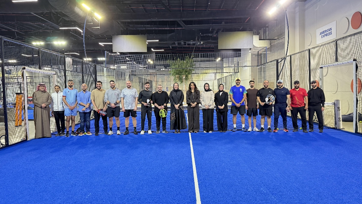 تزامناً مع اليوم الرياضي وزارة الإسكانن والتخطيط العمراني تنظم بطولة "البادل" لموظفيها