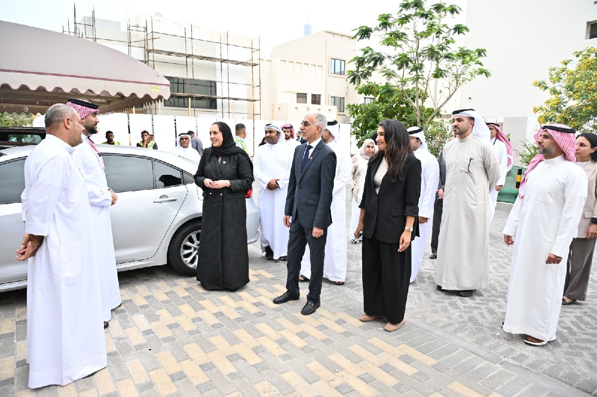 الانتهاء من إصلاح أضرار 71 منزلًا.. وزير الأشغال ووزيرة الإسكان والتخطيط العمراني يقومان بزيارة ميدانية إلى مدينة سترة ومدينة الحد الإسكانية للاطلاع على سير أعمال إصلاح أضرار الدفعة الأولى من المنازل المتضررة جراء الاعتداءات الإيرانية الآثمة