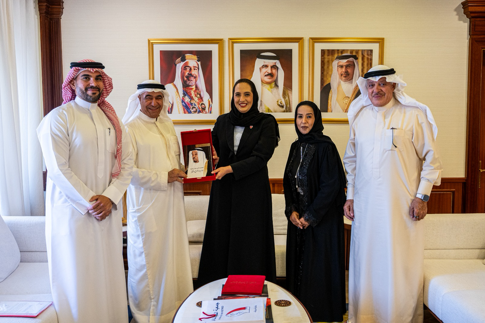 وزيرة الإسكان والتخطيط العمراني تستقبل أعضاء جمعية الحكمة للمتقاعدين