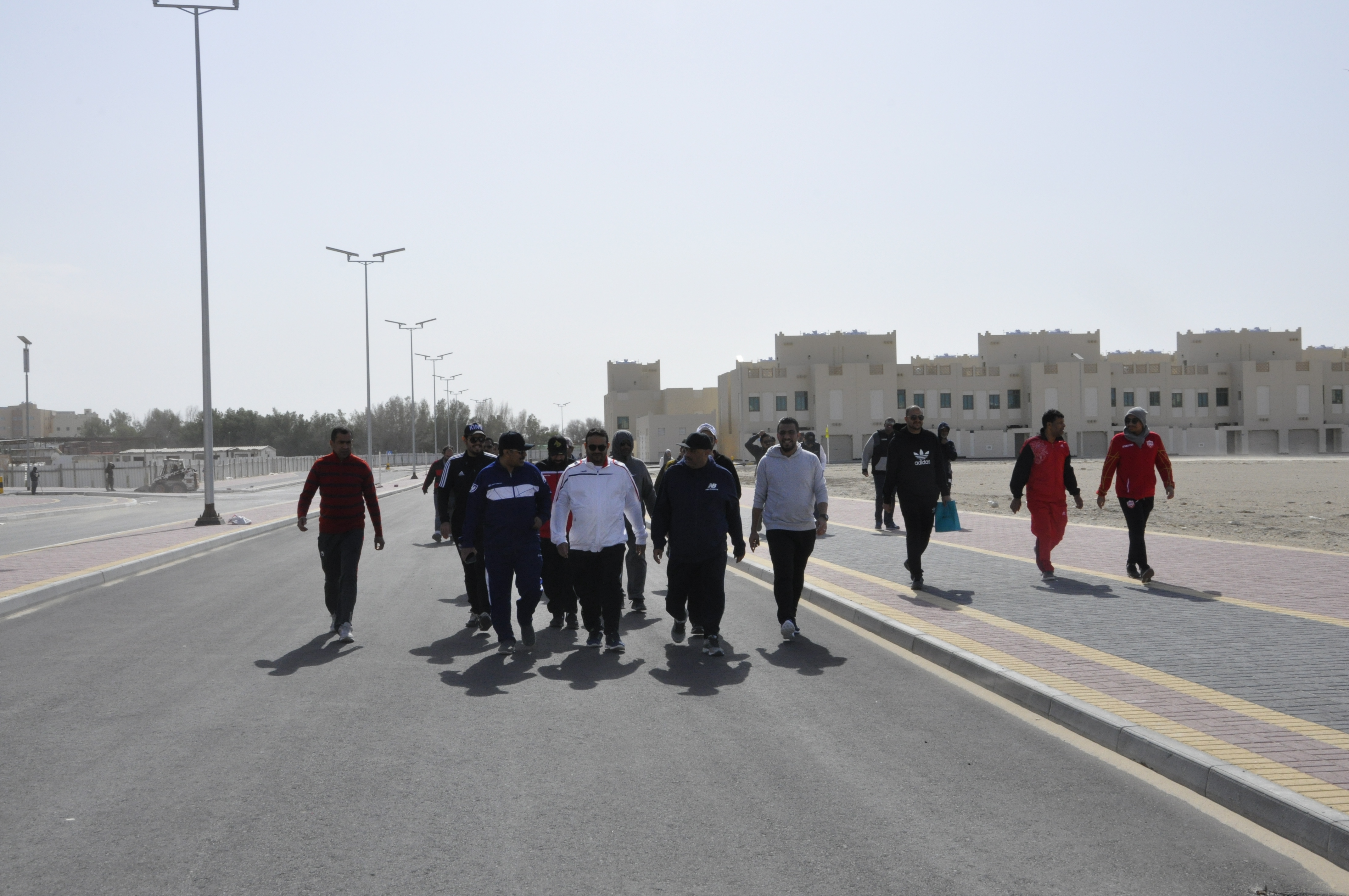 ? احتفاء وزارة الإسكان بيوم البحرين الرياضي في موقع مشروع ضاحية الرملي الإسكاني