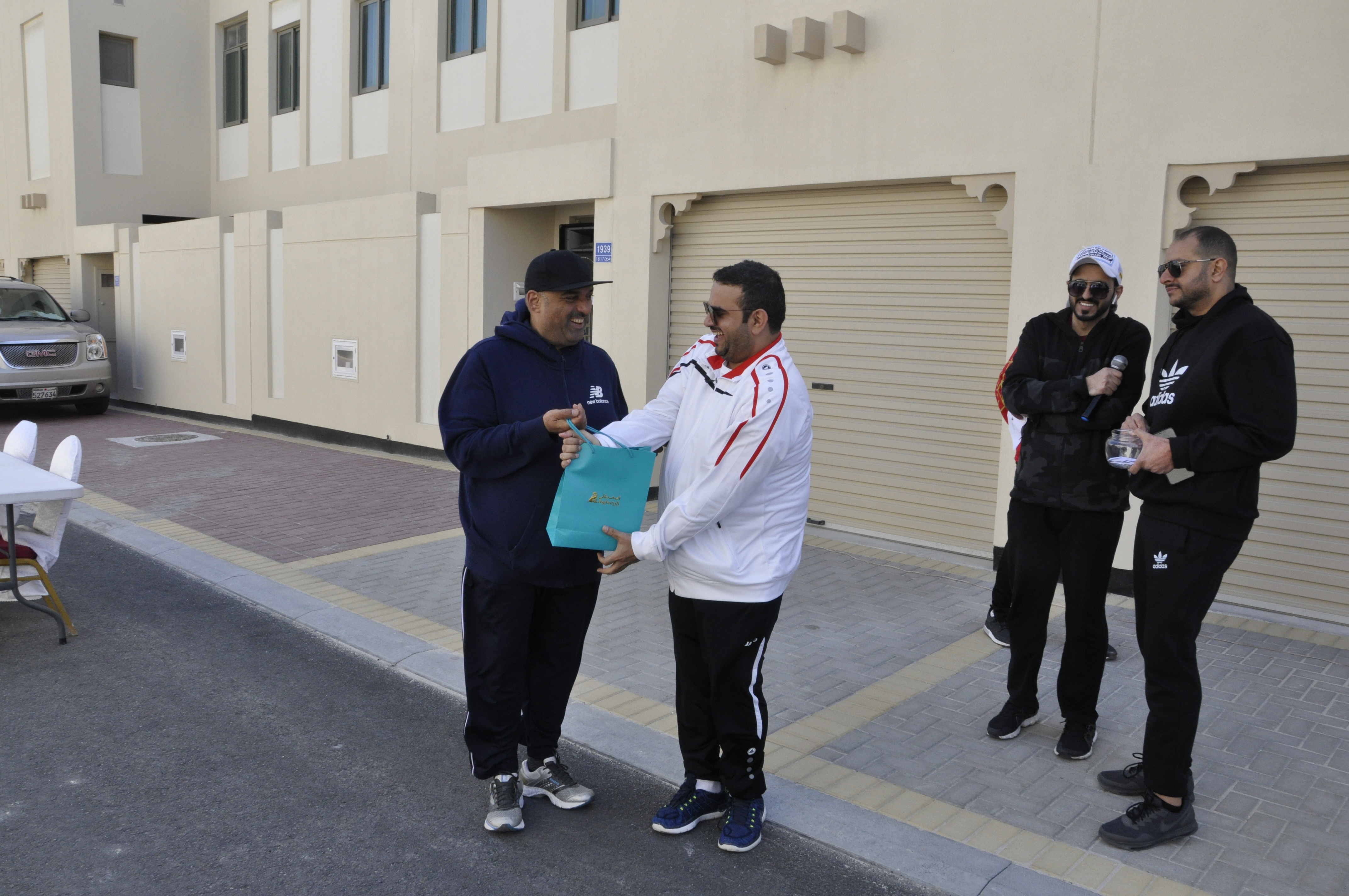 ? احتفاء وزارة الإسكان بيوم البحرين الرياضي في موقع مشروع ضاحية الرملي الإسكاني