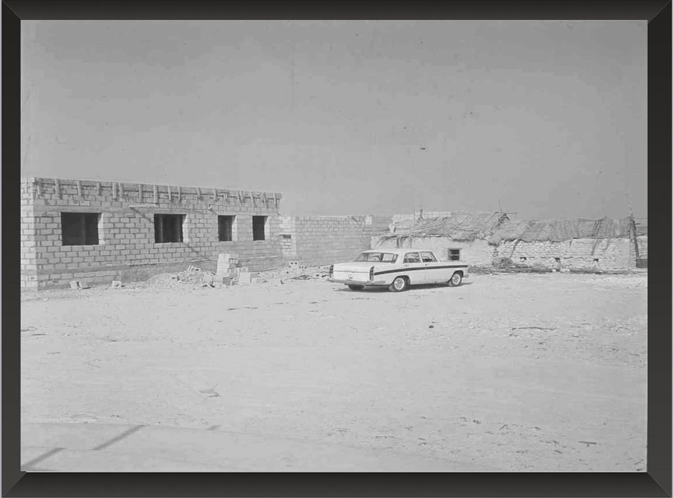 ‎جانب من الأعمال الإنشائية لتنفيذ مشروع عسكر الإسكاني عام 1964? ذاكرة إسكانية