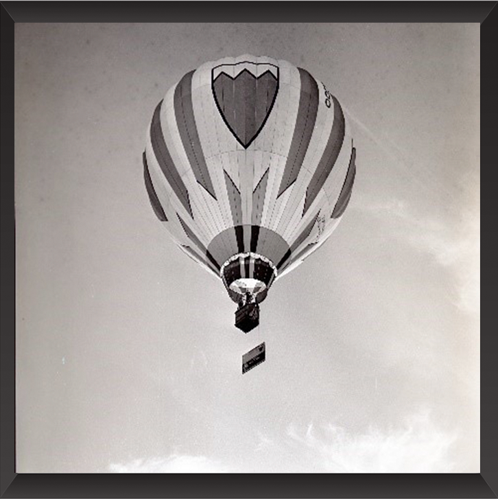 المغفور له بإذن الله تعالى الأمير عيسى بن سلمان آل خليفة طيب الله ثراه خلال رعايته لحفل وصع حجر الأساس لمشروع دمستان الإسكاني ديسمبر 1976م? ذاكرة إسكانية