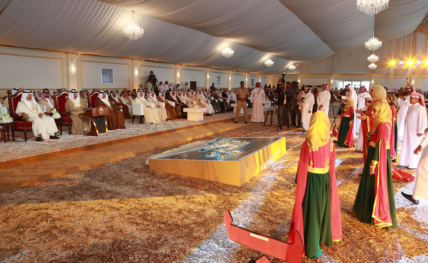 ? جلالة الملك حمد بن عيسى آل خليفة يرعى افتتاح مدينة سلمان