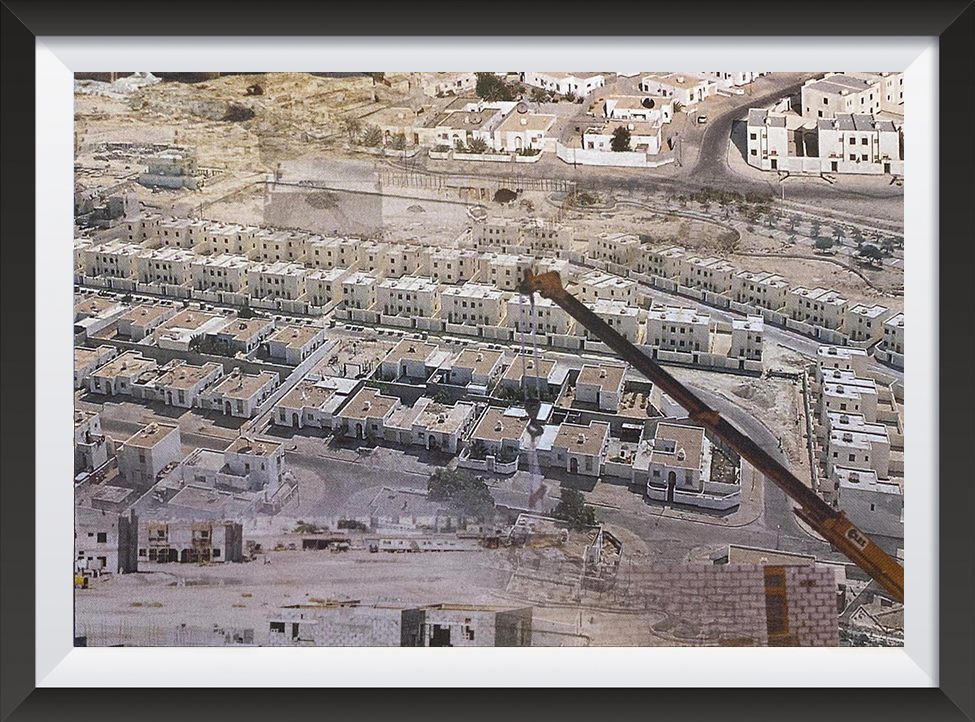 جانب من الاعمال الإنشائية لتنفيذ إحدى مشاريع مدينة حمد خلال حقبة التسعينيات? ذاكرة إسكانية