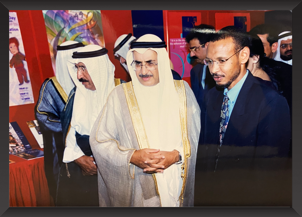 افتتاح معالي الشيخ خالد بن عبدالله آل خليفة وزير الإسكان سابقاً لمعرض وزارة الإسكان عام 1980? ذاكرة إسكانية