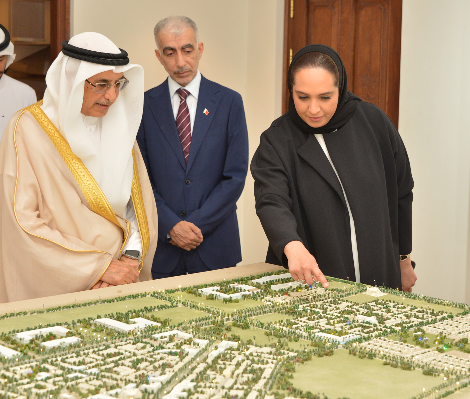 زيارة معالي الشيخ خالد بن عبدالله مدينة خليفة