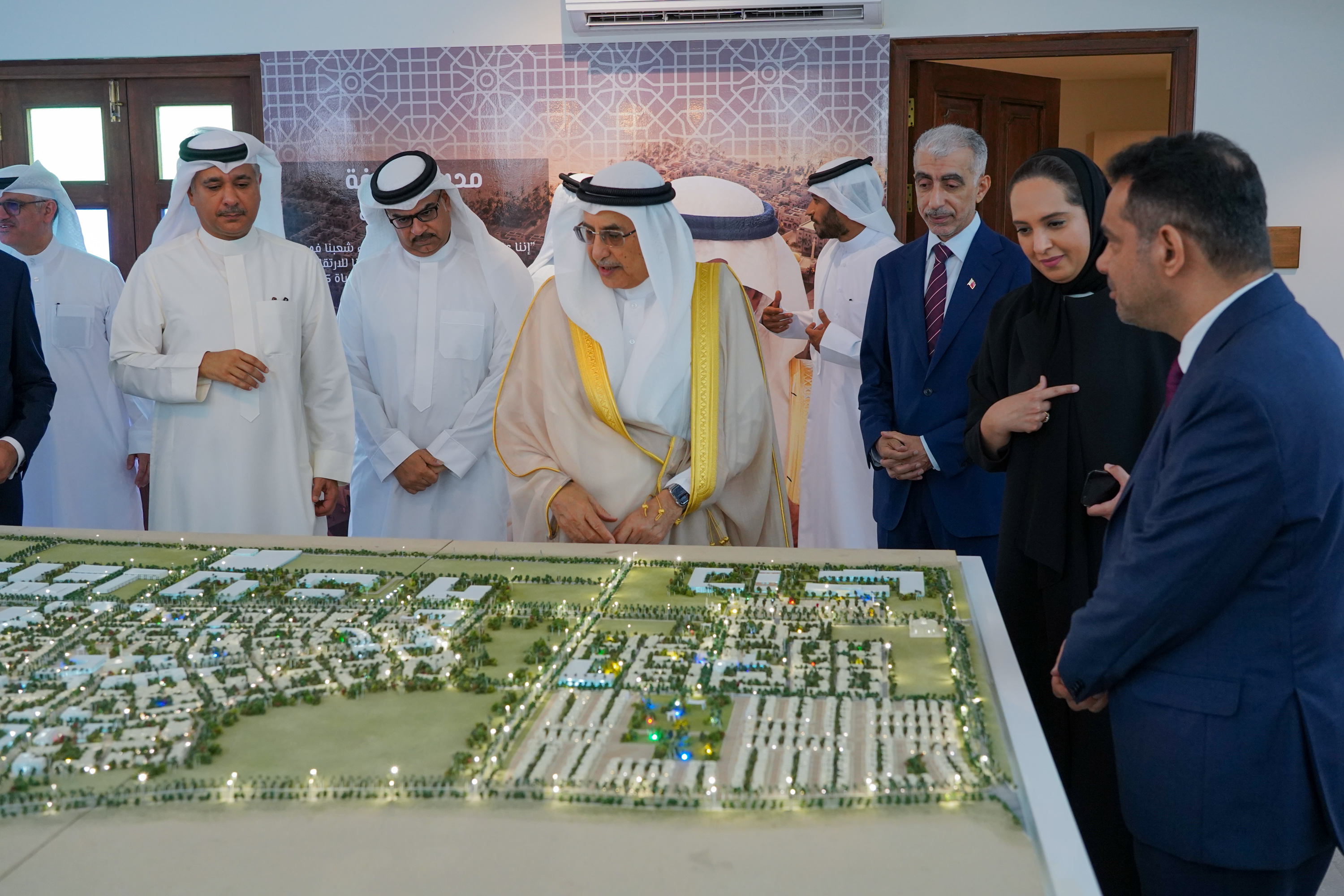 ? زيارة معالي الشيخ خالد بن عبدالله مدينة خليفة