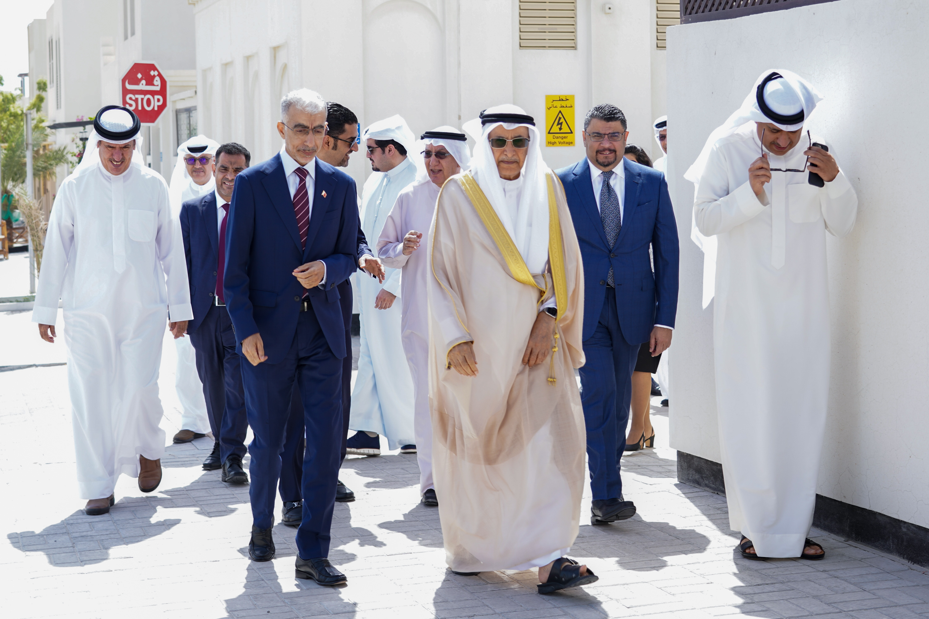 ? زيارة معالي الشيخ خالد بن عبدالله مدينة خليفة