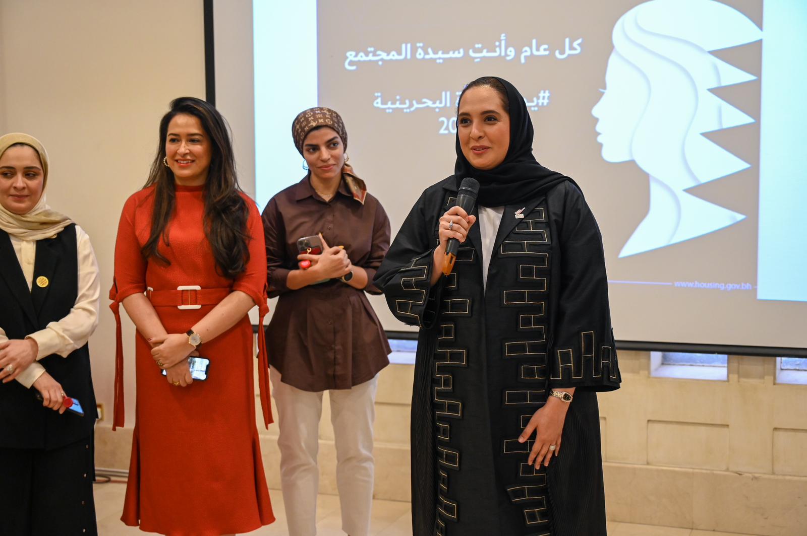 ? يوم المرأة البحرينية