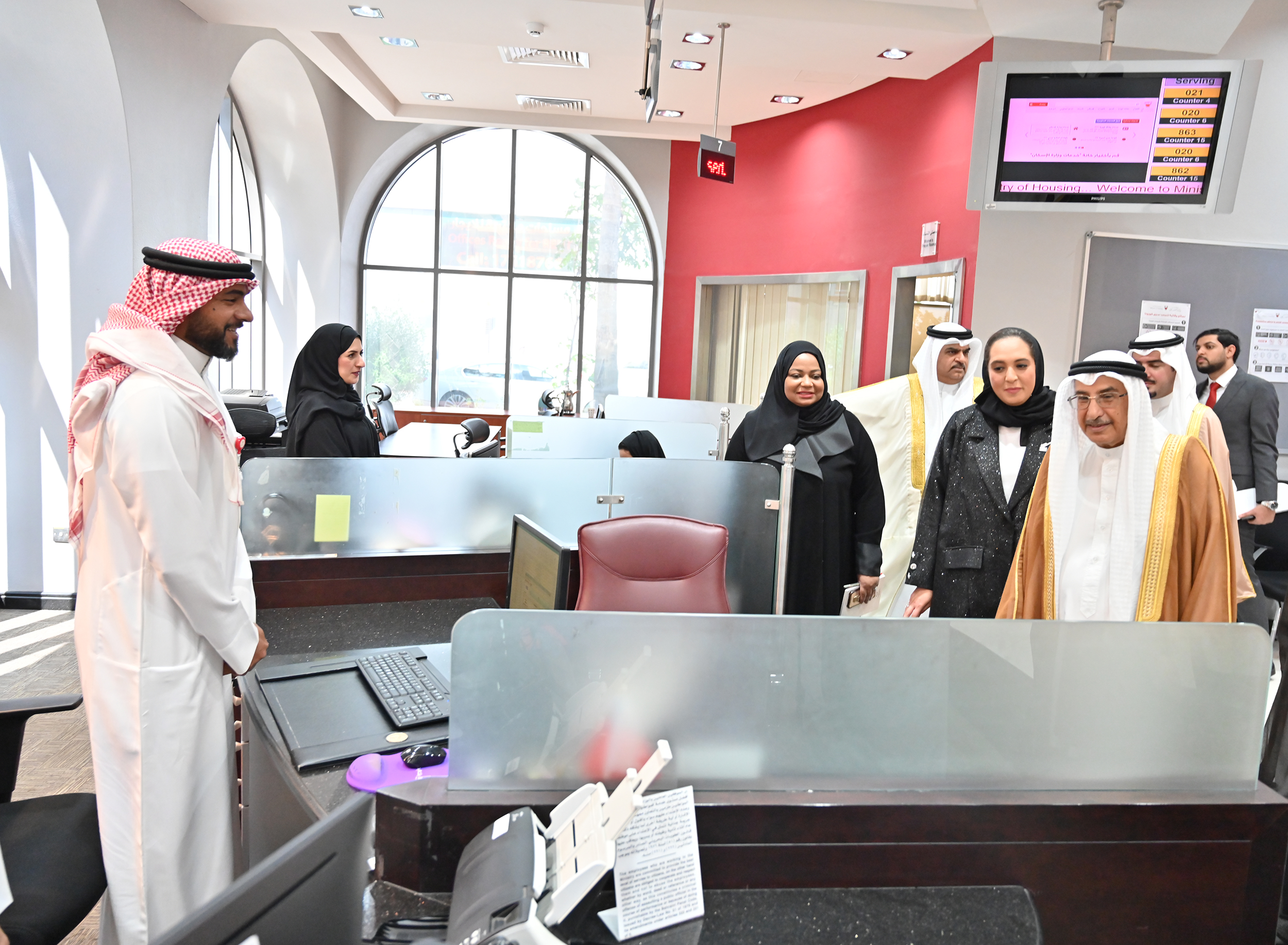 ? زيارة الشيخ خالد بن عبد الله آل خليفة وزارة الإسكان والتخطيط العمراني