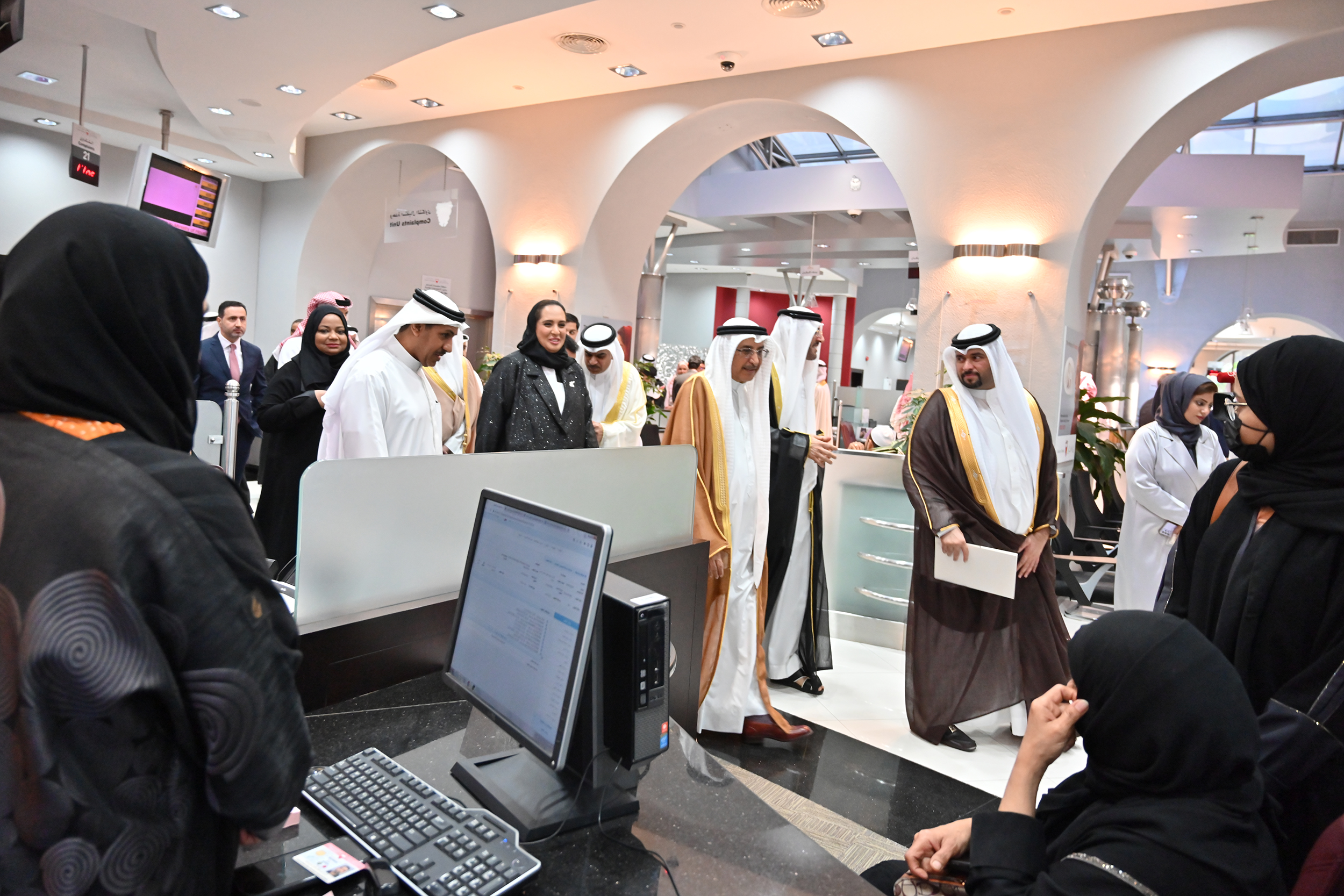 ? زيارة الشيخ خالد بن عبد الله آل خليفة وزارة الإسكان والتخطيط العمراني