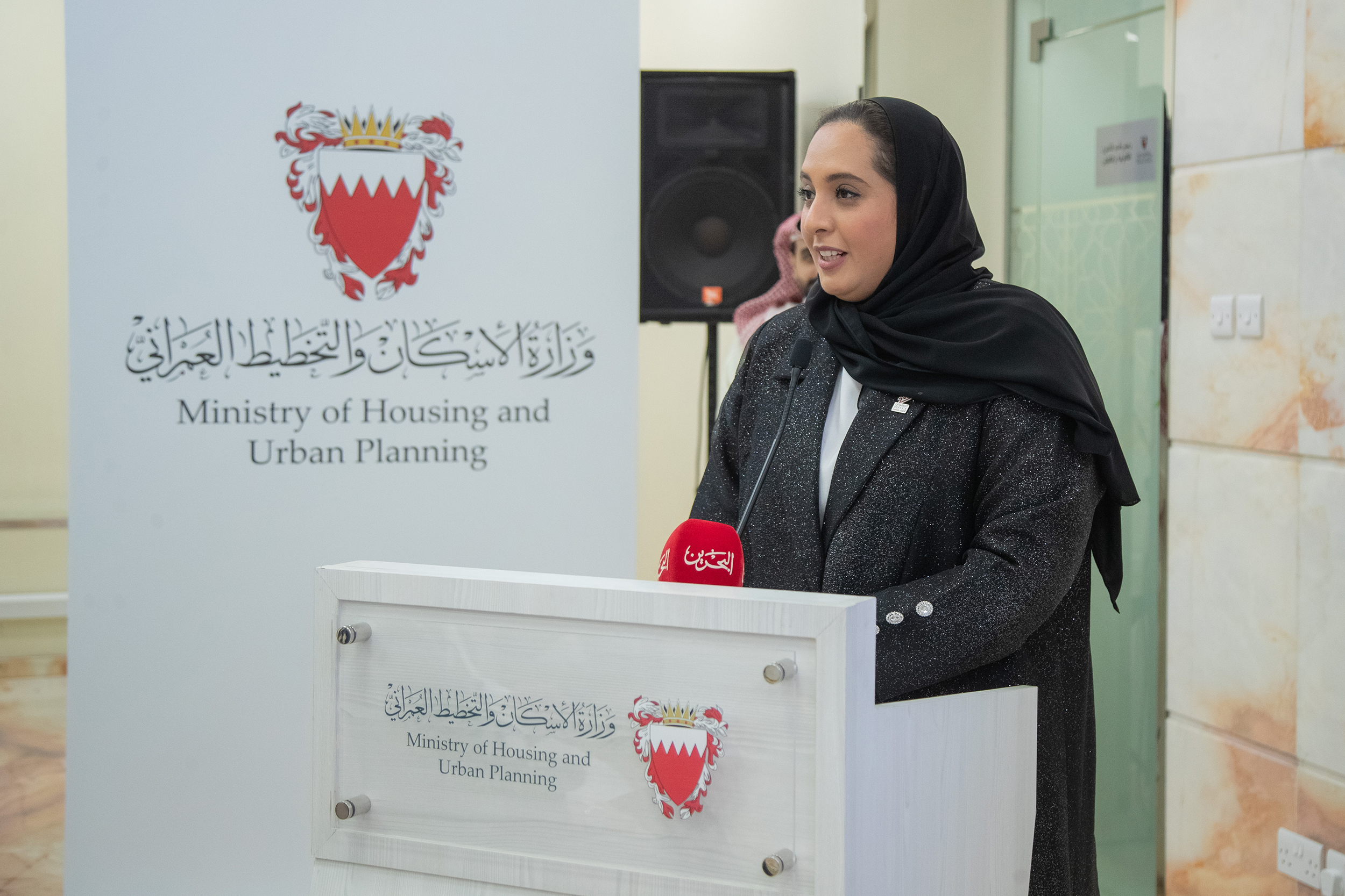 ? زيارة الشيخ خالد بن عبد الله آل خليفة وزارة الإسكان والتخطيط العمراني